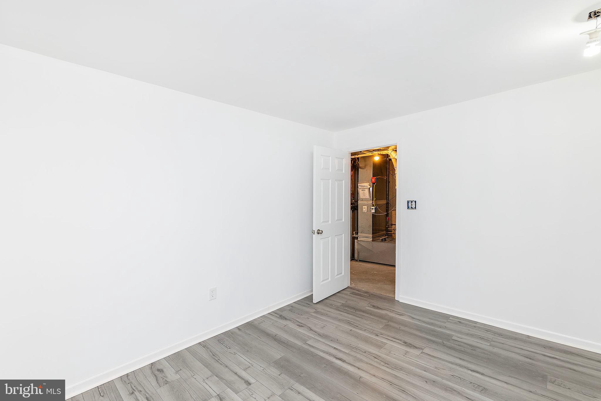 THE VILLAGE OF WASHINGTON TRAIL WEST - Residential