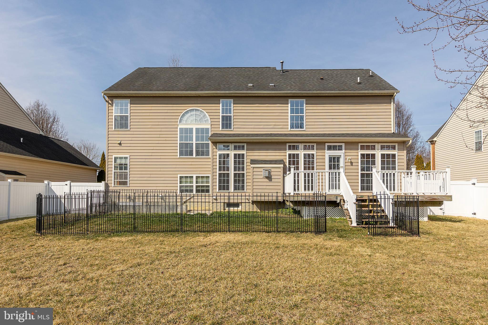 THE VILLAGE OF WASHINGTON TRAIL WEST - Residential