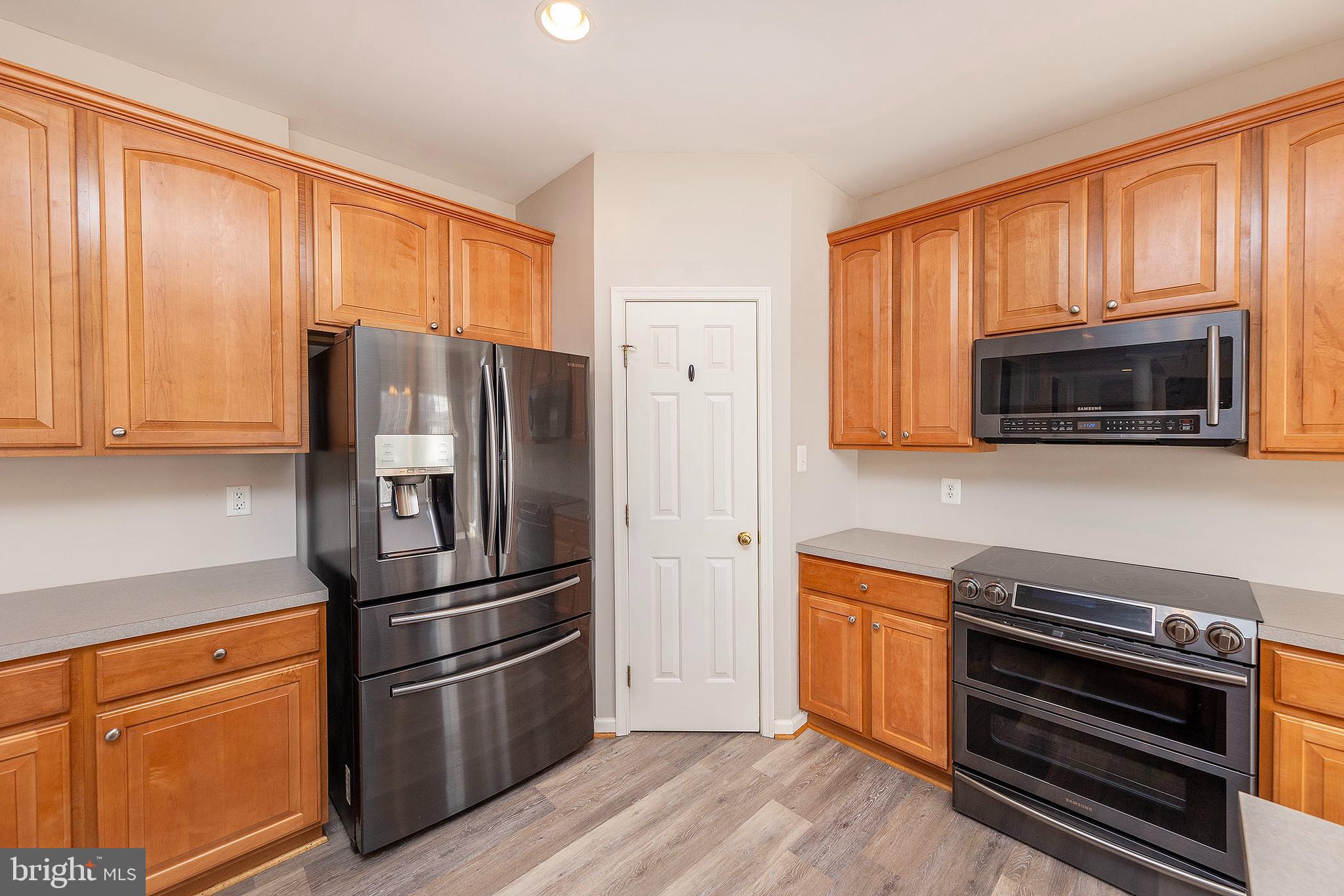 THE VILLAGE OF WASHINGTON TRAIL WEST - Residential