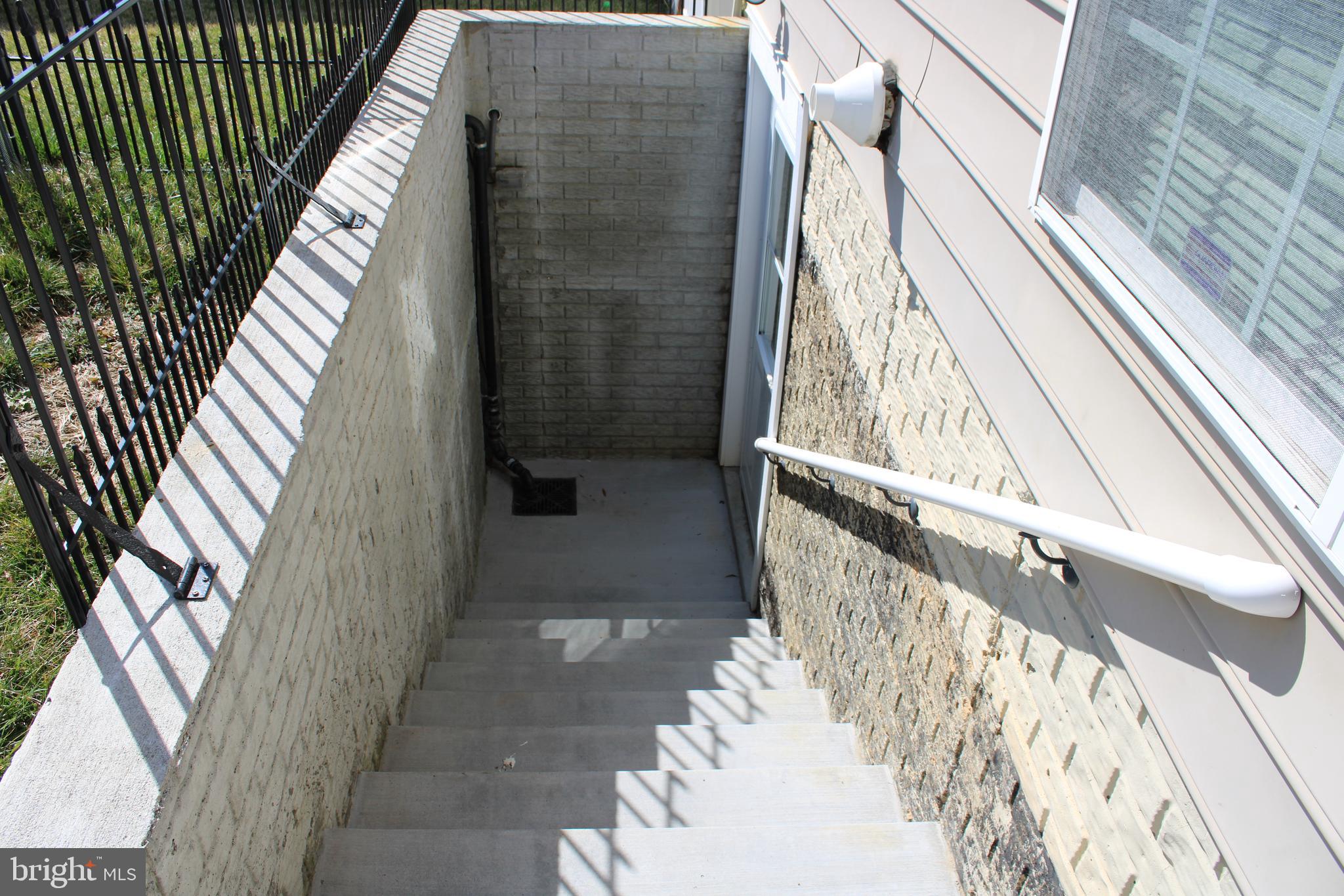 THE VILLAGE OF WASHINGTON TRAIL WEST - Residential