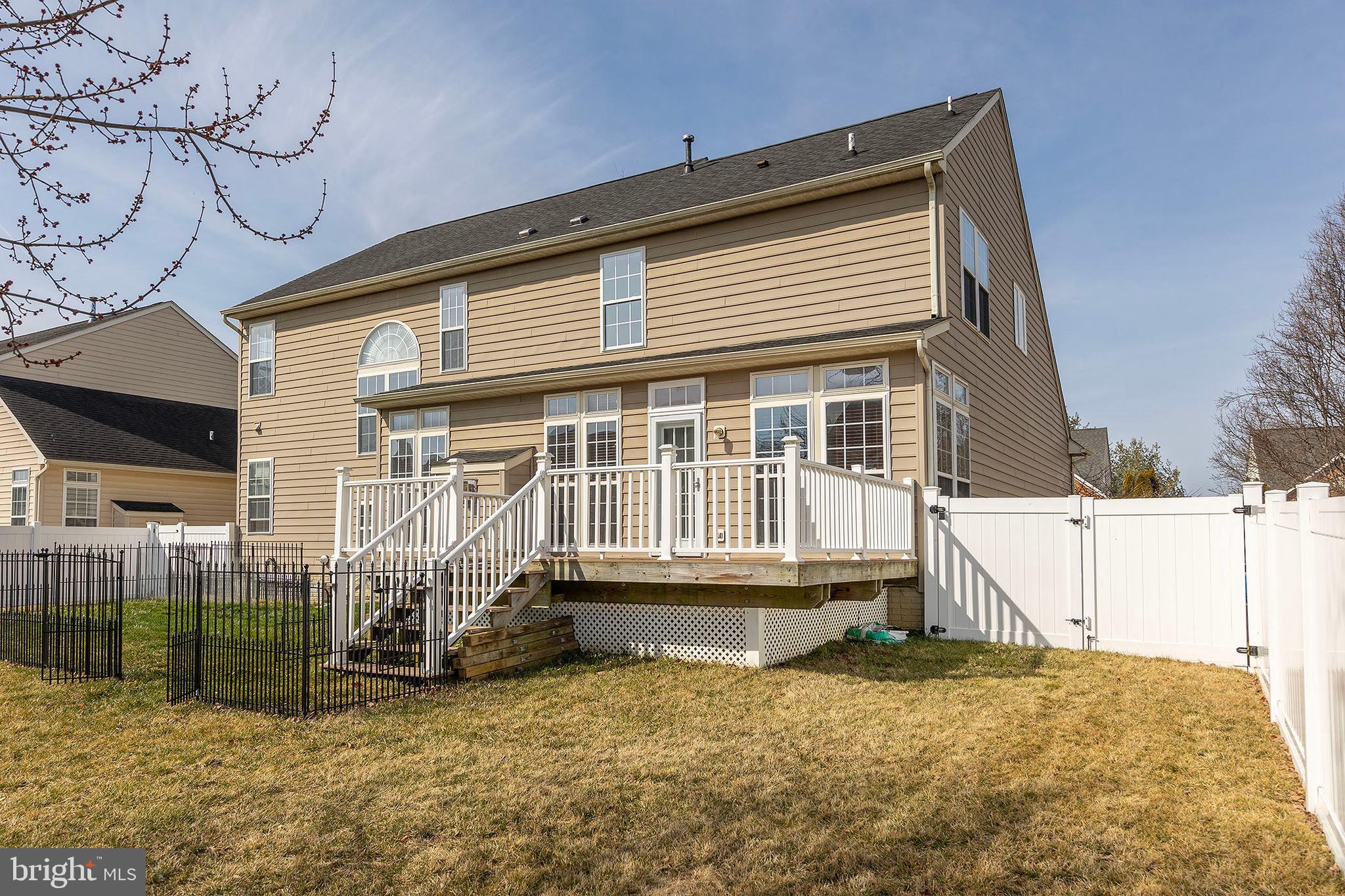 THE VILLAGE OF WASHINGTON TRAIL WEST - Residential