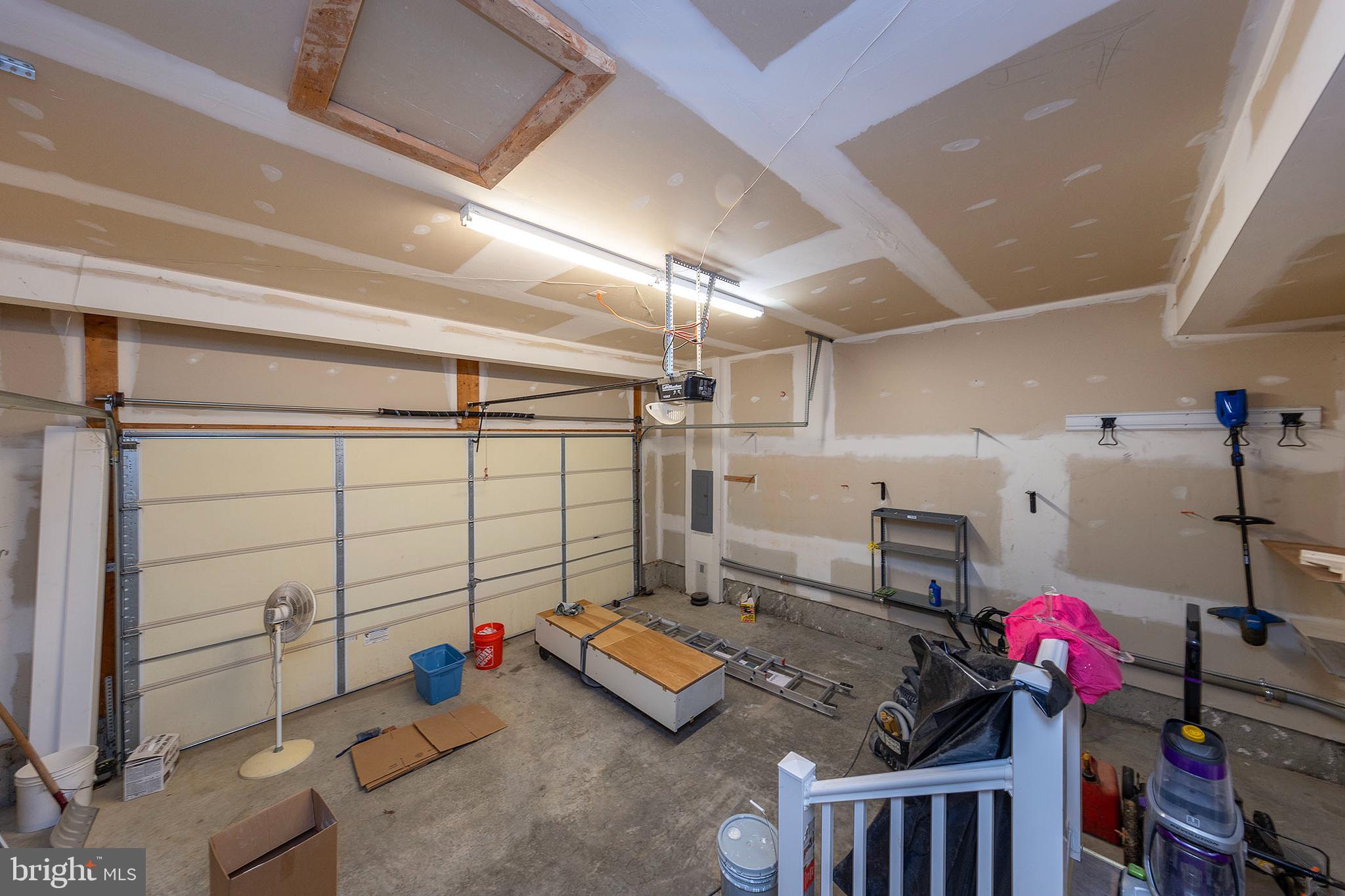 THE VILLAGE OF WASHINGTON TRAIL WEST - Residential