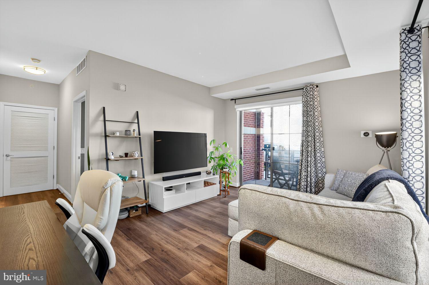 THE HENRY - Residential