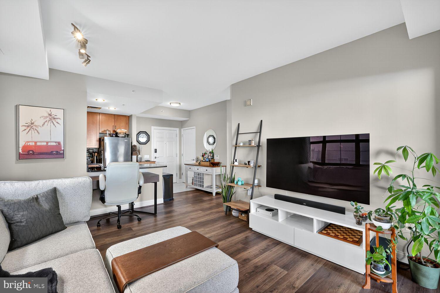 THE HENRY - Residential