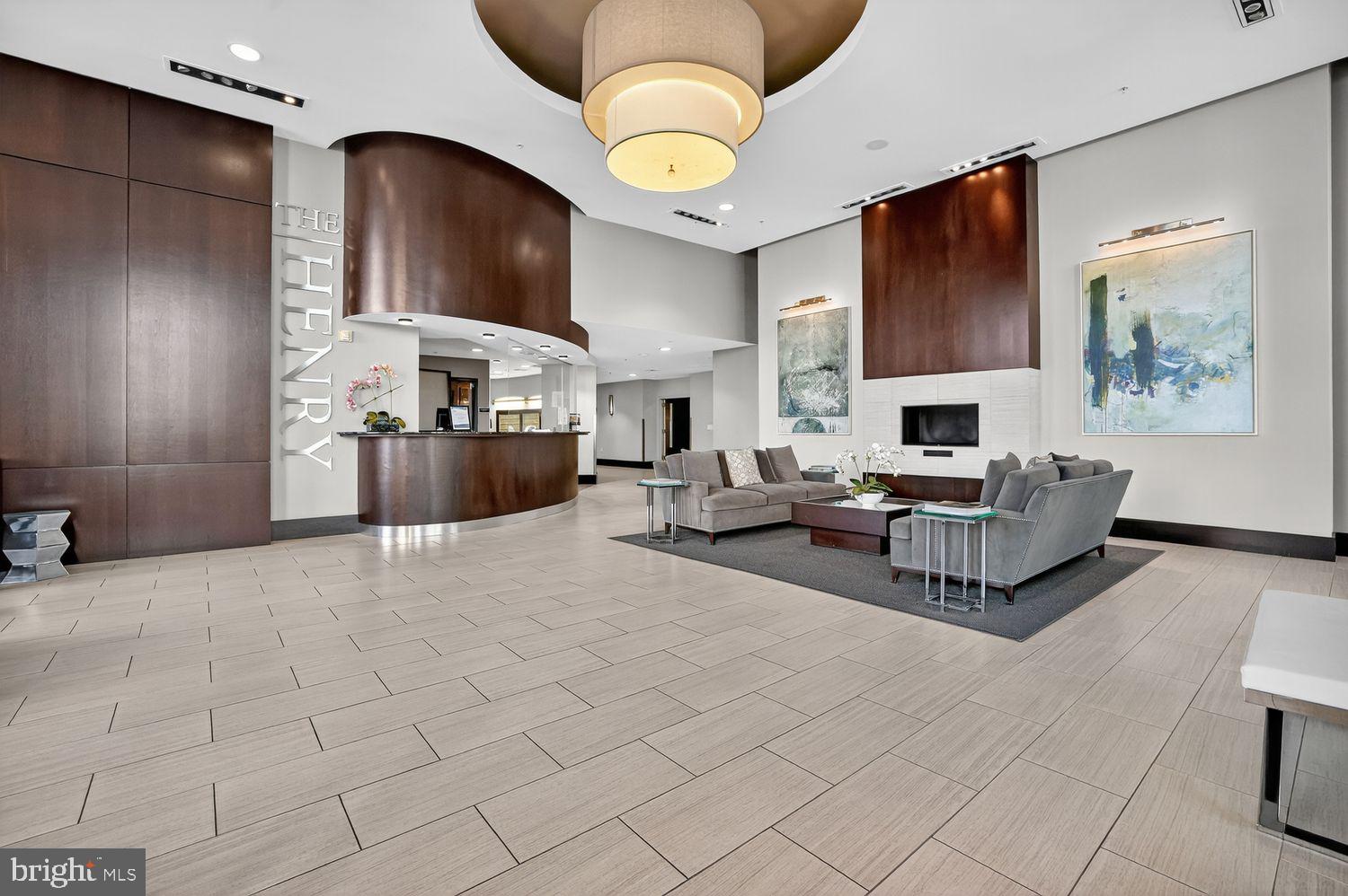 THE HENRY - Residential