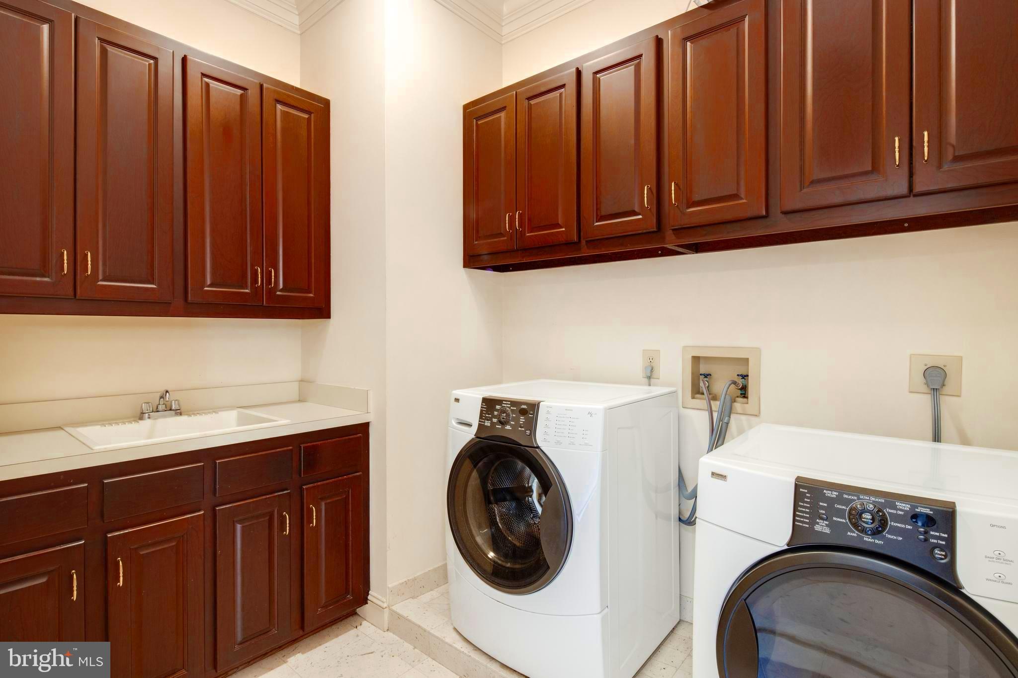 CLIFTON HILL - Residential