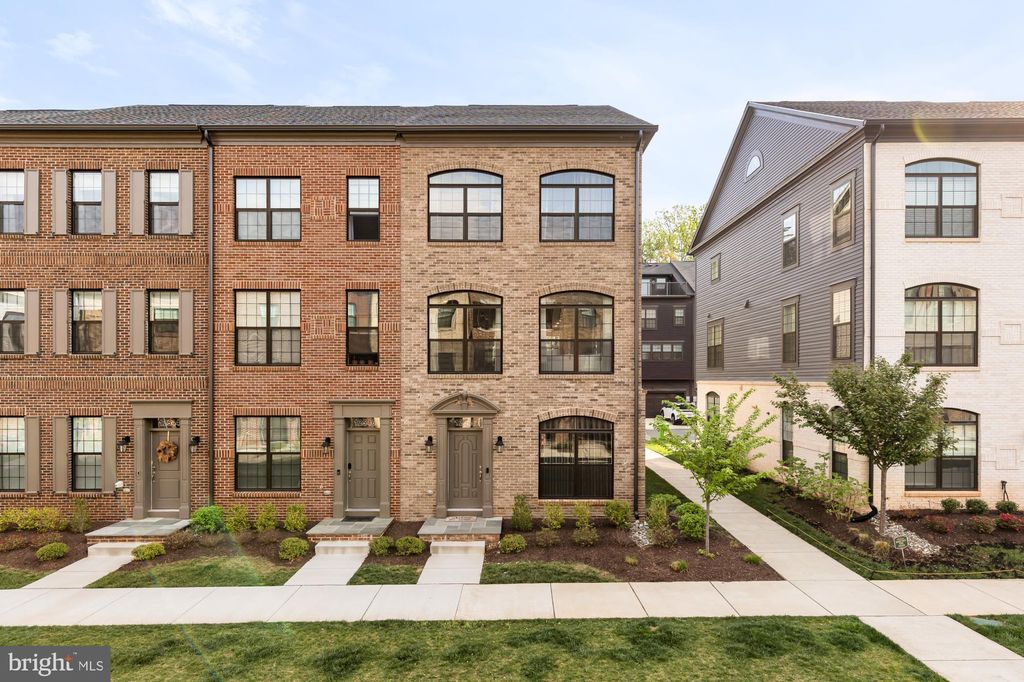 Photo of 12548 Dehring Drive, FAIRFAX, VA 22033 (MLS # VAFX2305016)