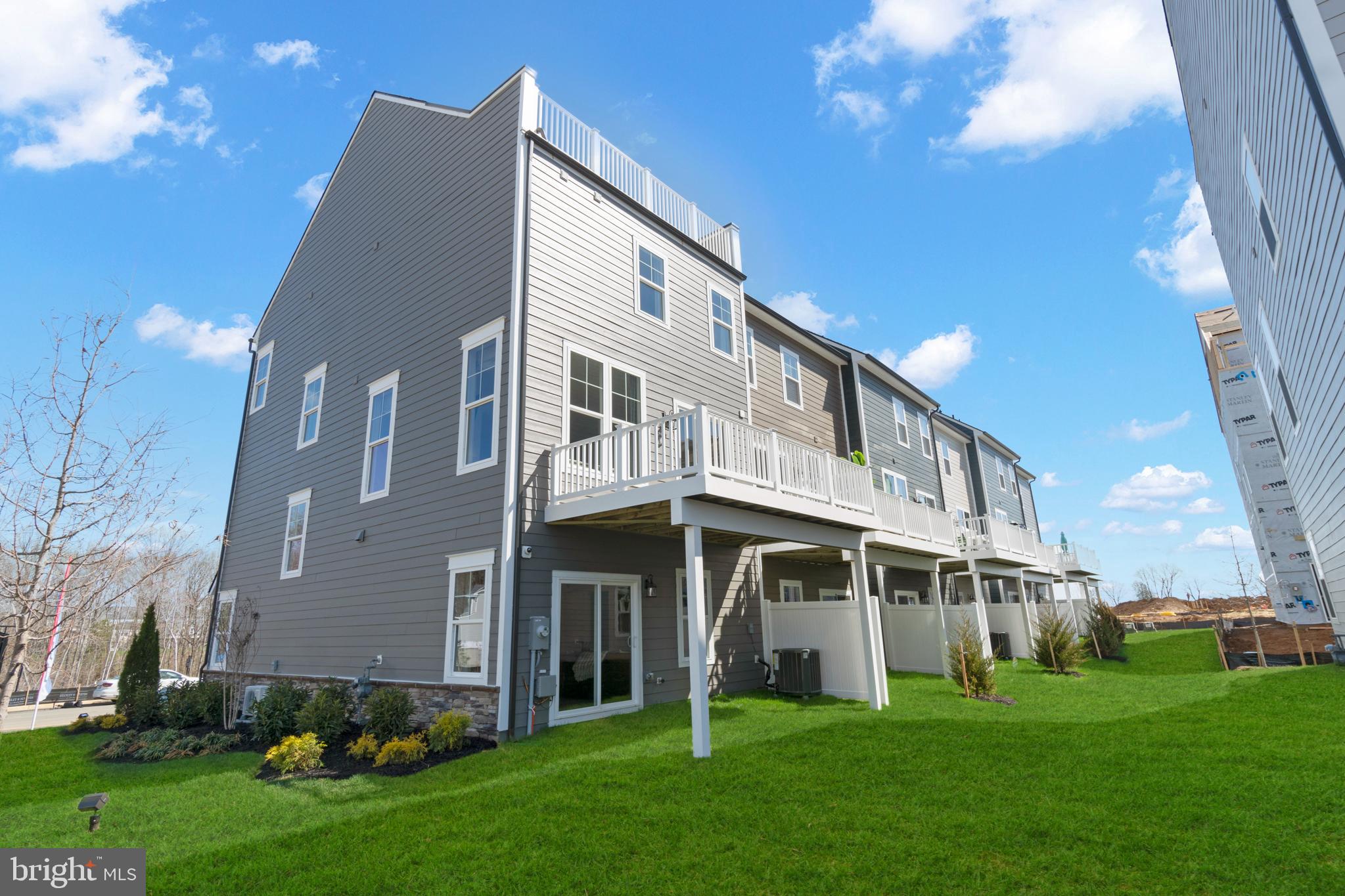 ARCOLA TOWN CENTER - Residential