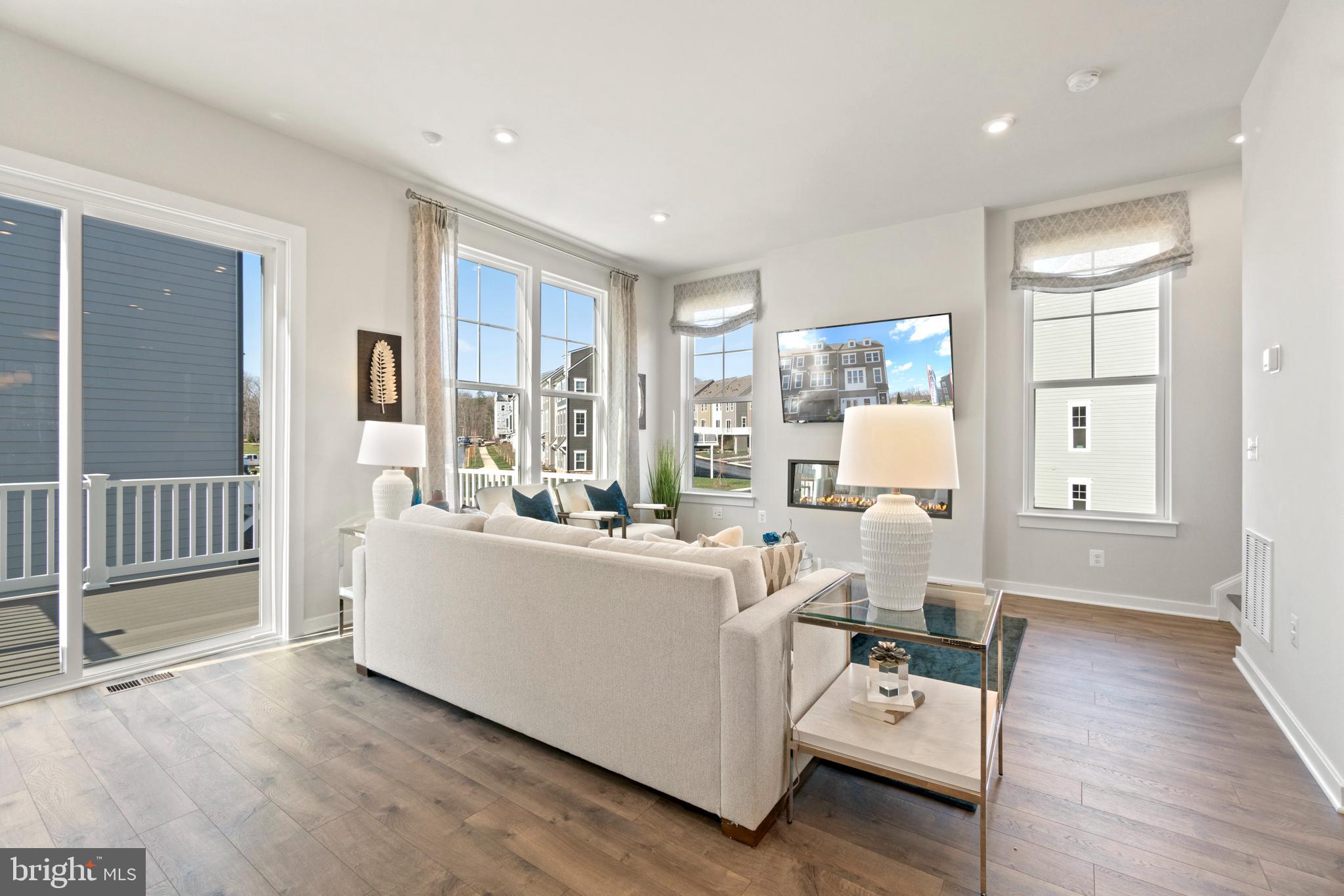 ARCOLA TOWN CENTER - Residential