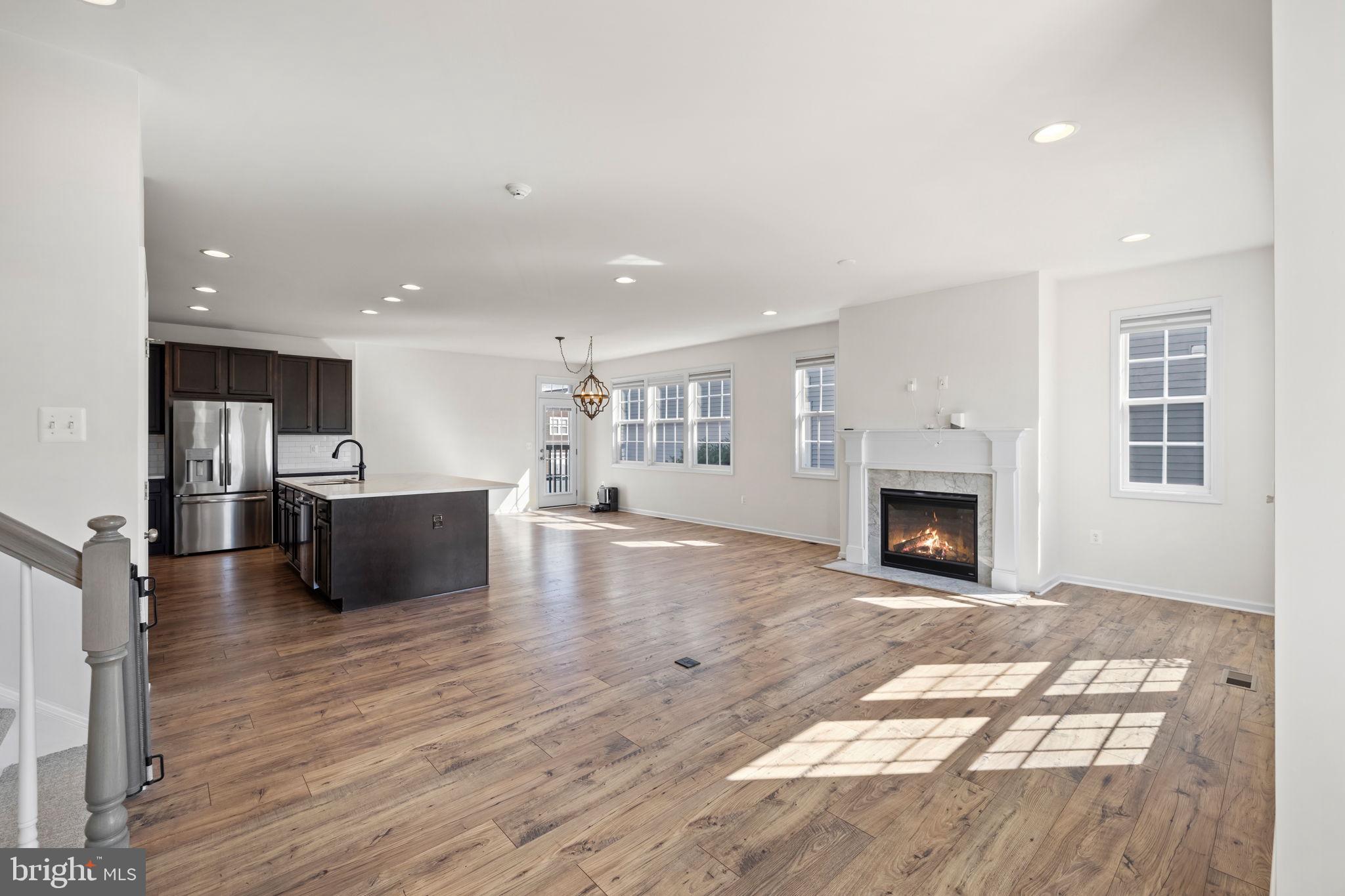 341 FOXGLOVE WAY