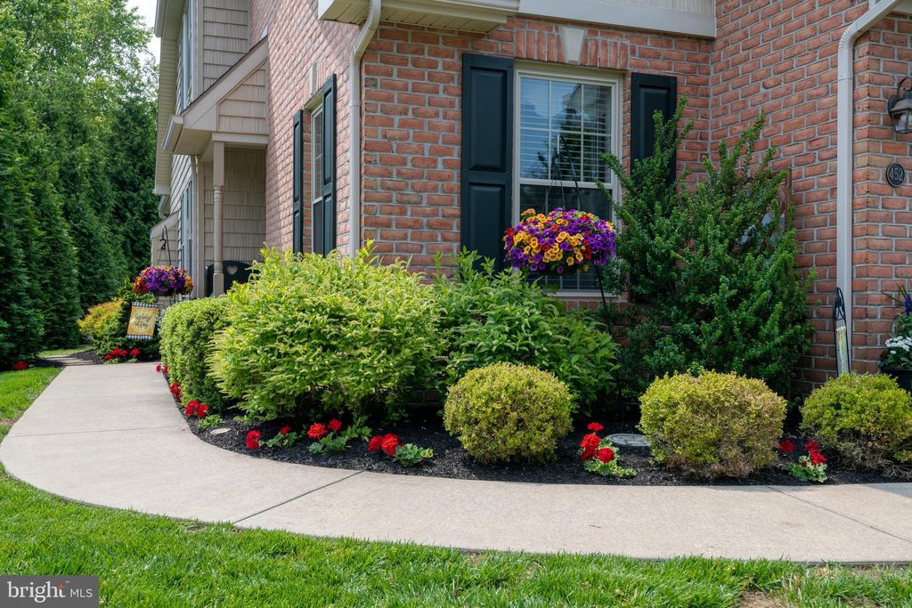 Photo of 452 HUNTINGTON DR, MOUNTVILLE, PA 17554 (MLS # PALA2033588)