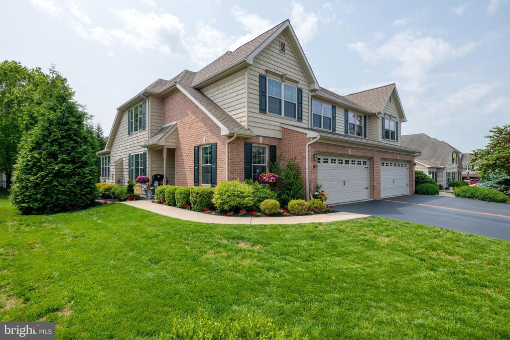 Photo of 452 HUNTINGTON DR, MOUNTVILLE, PA 17554 (MLS # PALA2033588)
