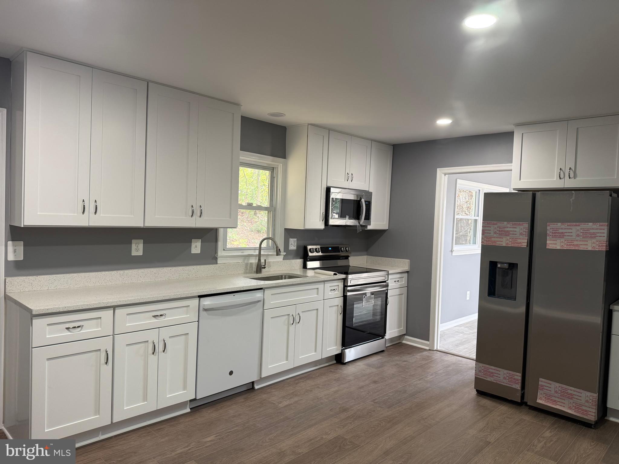 DANIA HILLS - Residential