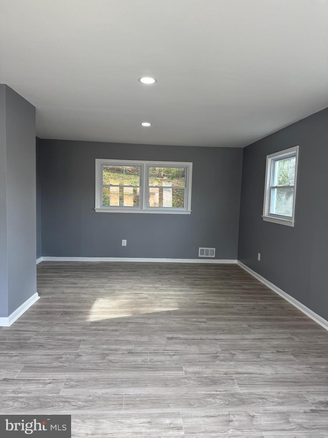 DANIA HILLS - Residential