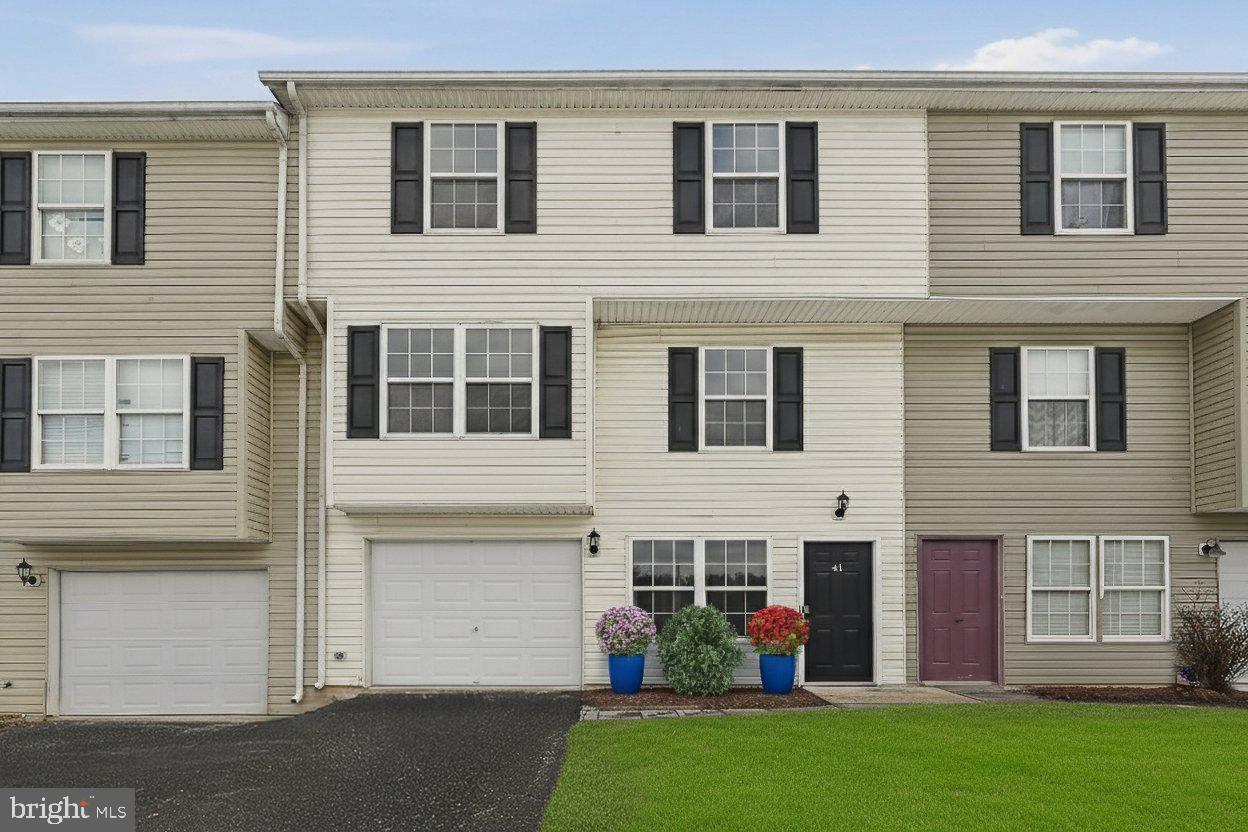 HEDGESVILLE HILLS - Residential