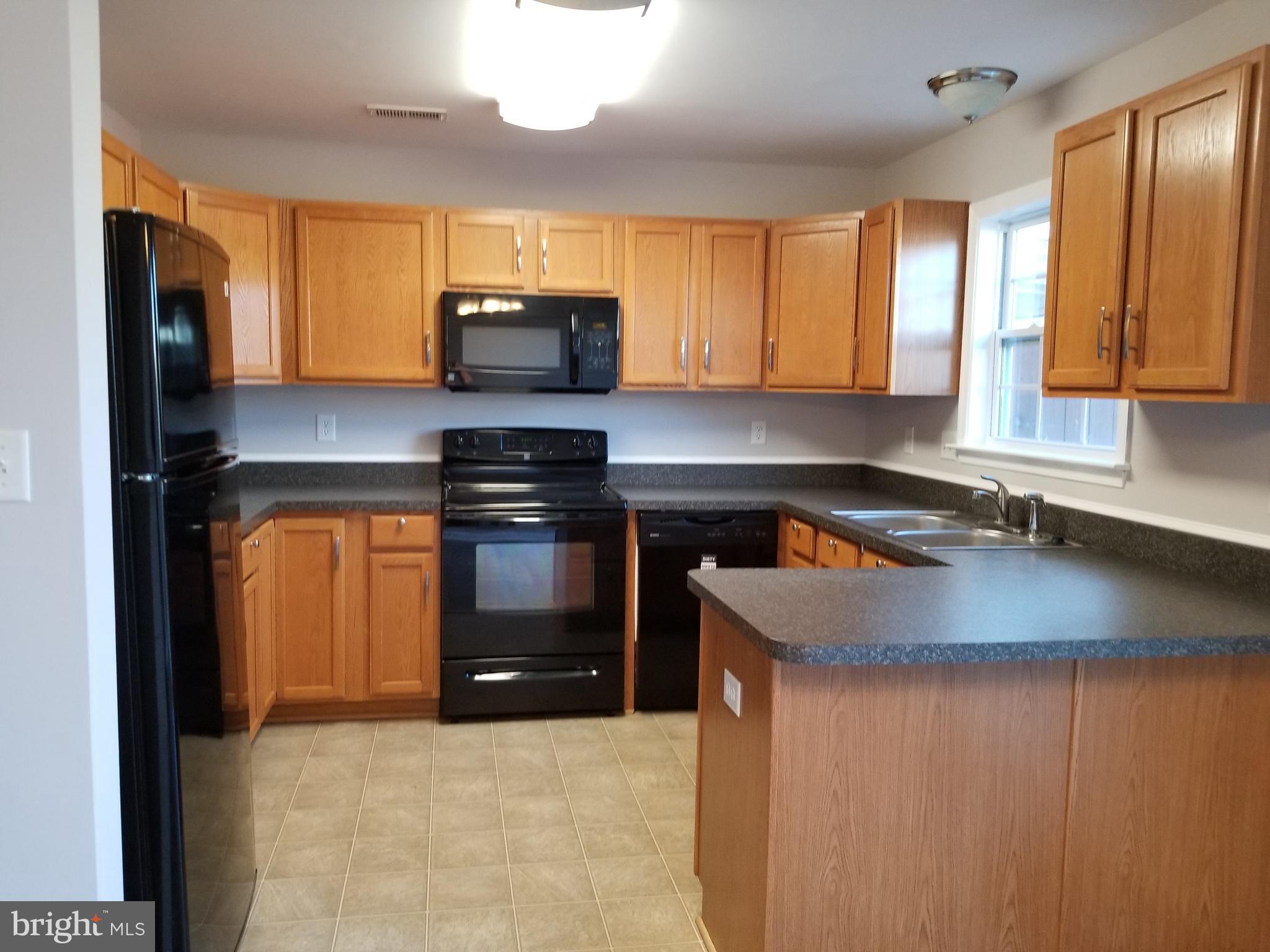 TOWNES OF RIDGEWAY - Residential Lease