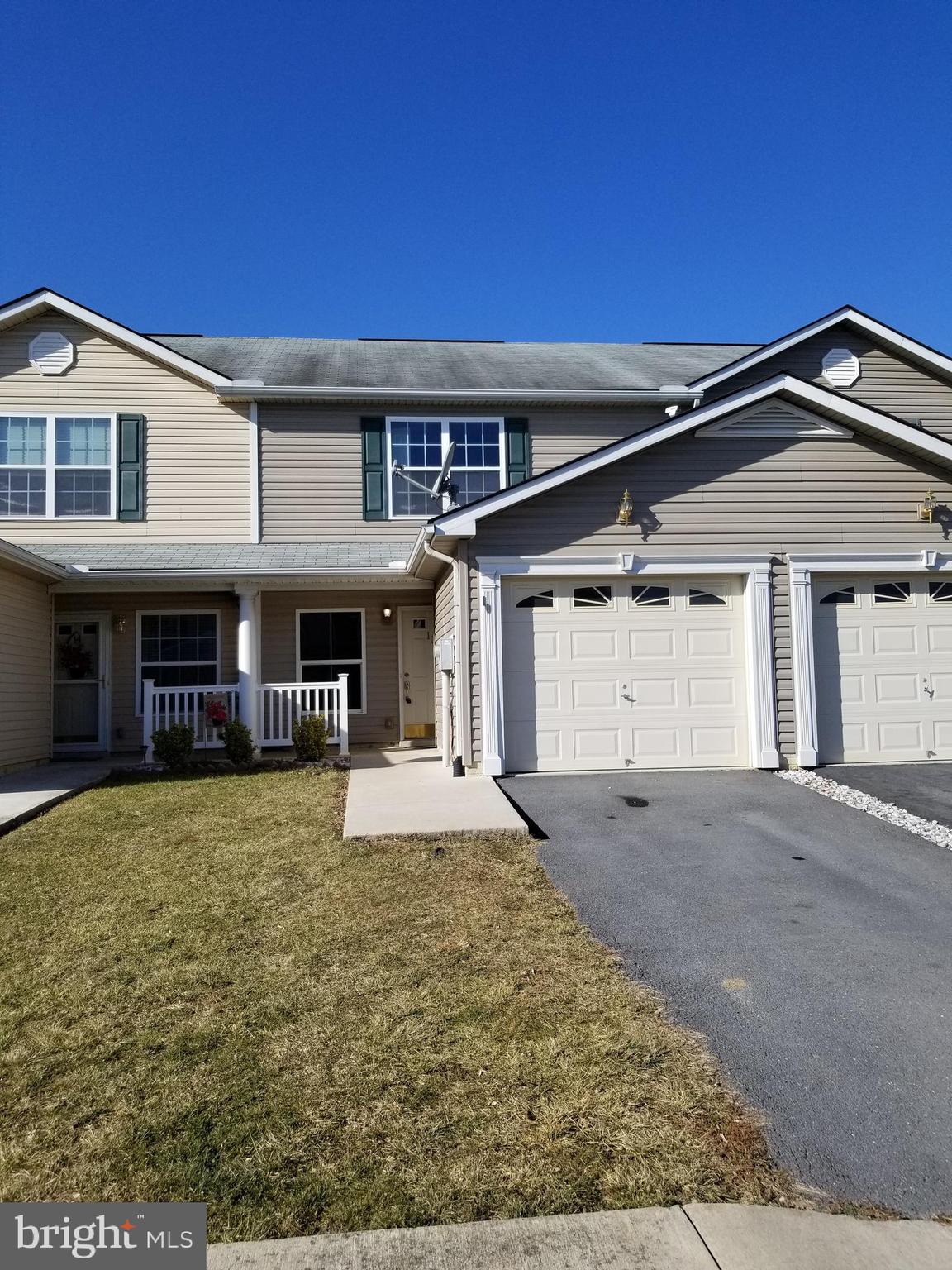 TOWNES OF RIDGEWAY - Residential Lease