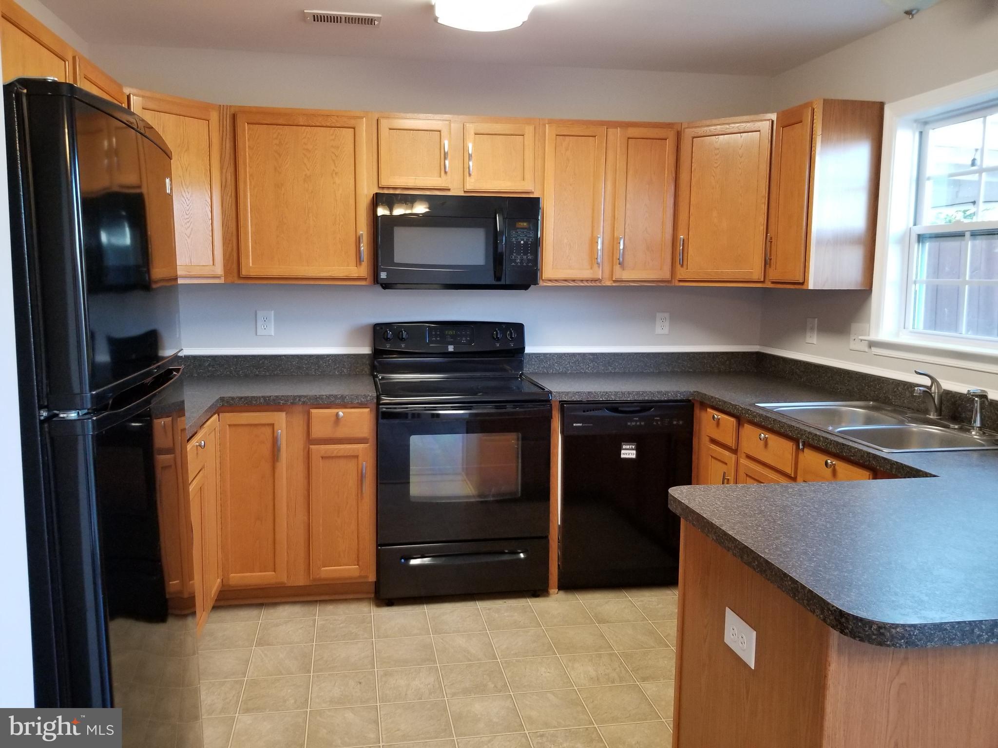 TOWNES OF RIDGEWAY - Residential Lease