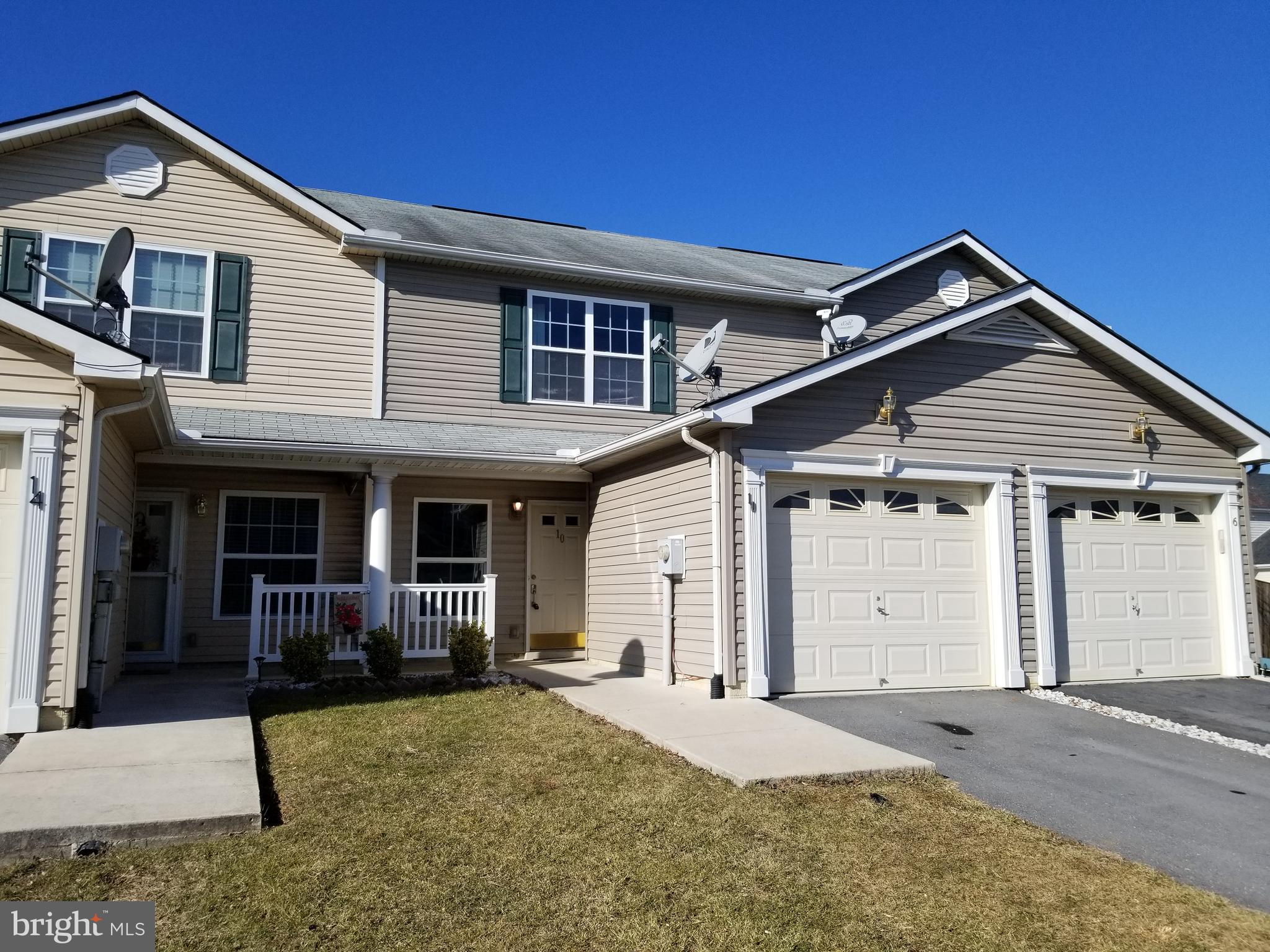 TOWNES OF RIDGEWAY - Residential Lease