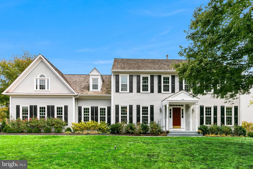 Photo of 1508 Woodlea Drive SW, LEESBURG, VA 20175 (MLS # VALO2107144)