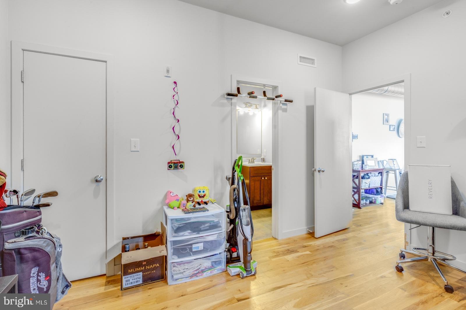 NORRIS SQUARE - Residential Lease