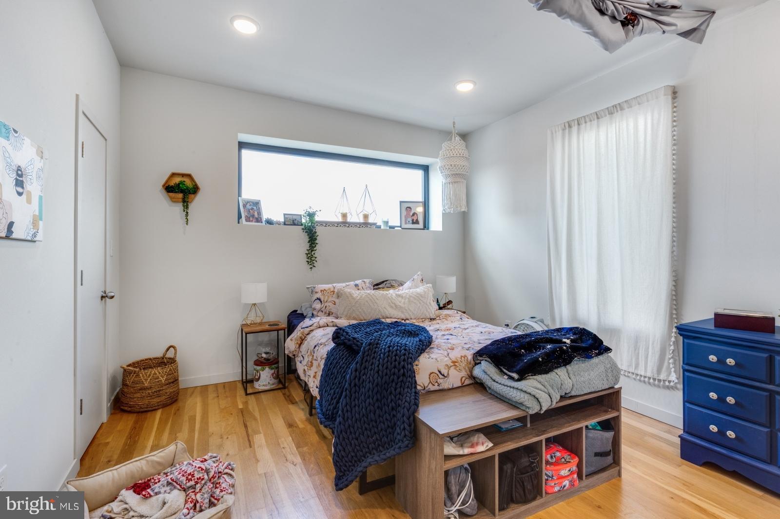 NORRIS SQUARE - Residential Lease