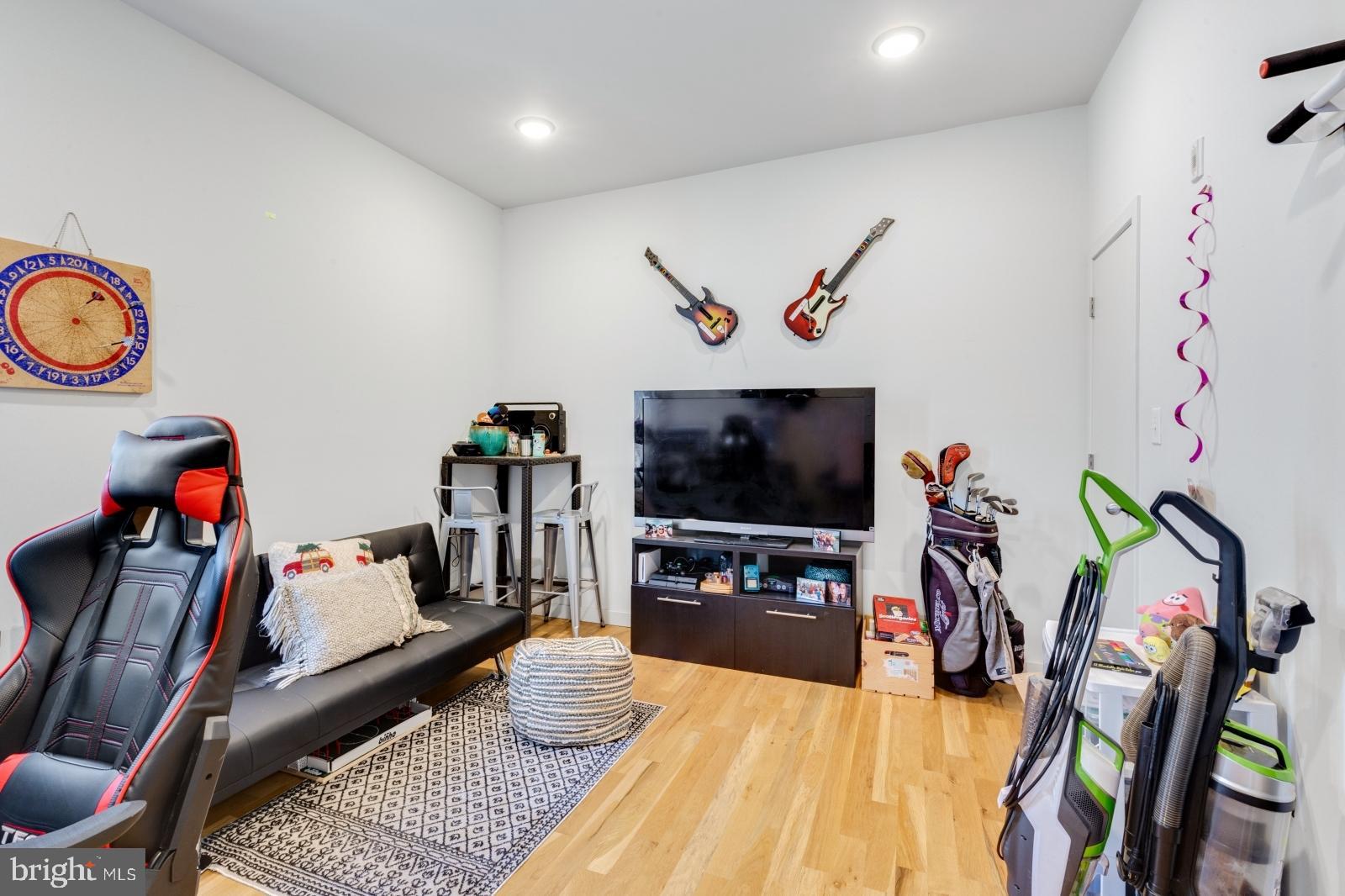 NORRIS SQUARE - Residential Lease