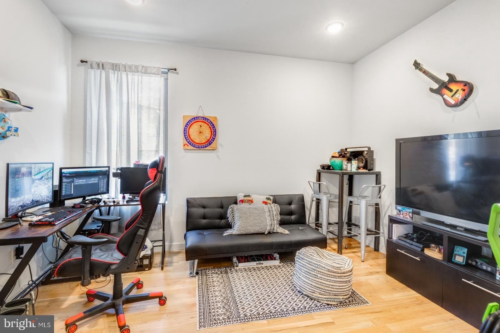 NORRIS SQUARE - Residential Lease