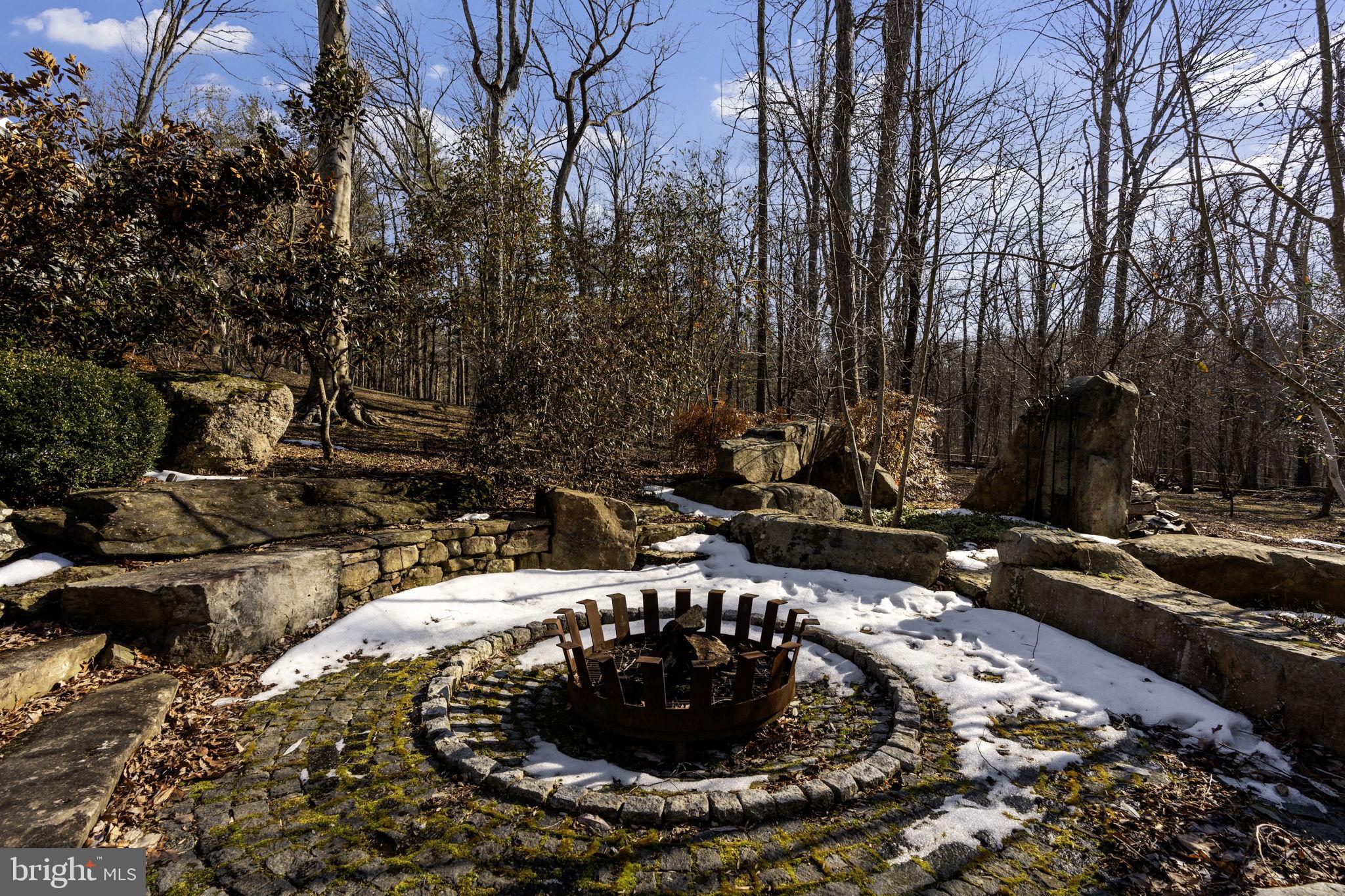 FOUR PONDS - Residential