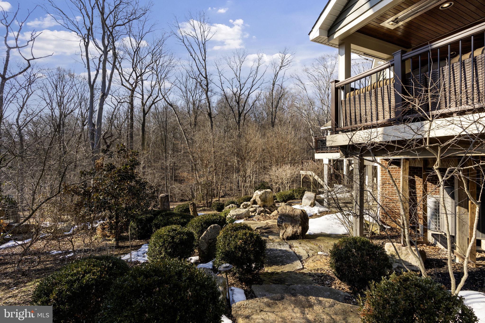 FOUR PONDS - Residential