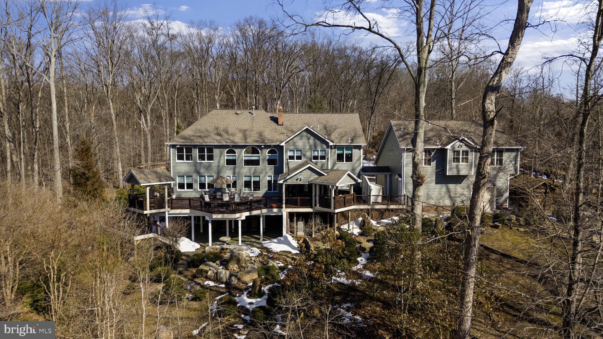 FOUR PONDS - Residential