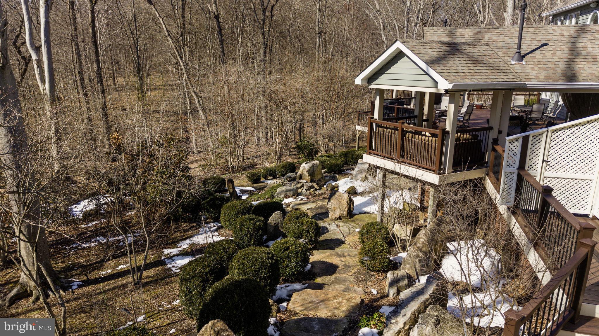 FOUR PONDS - Residential