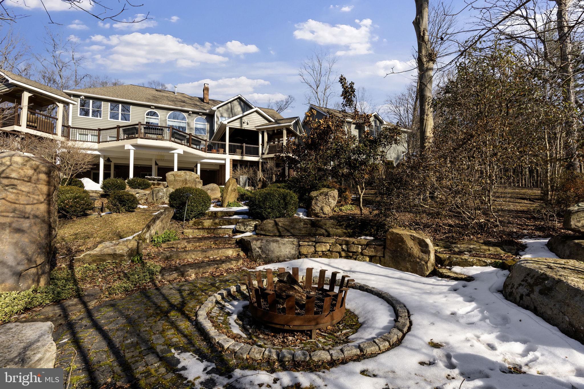 FOUR PONDS - Residential