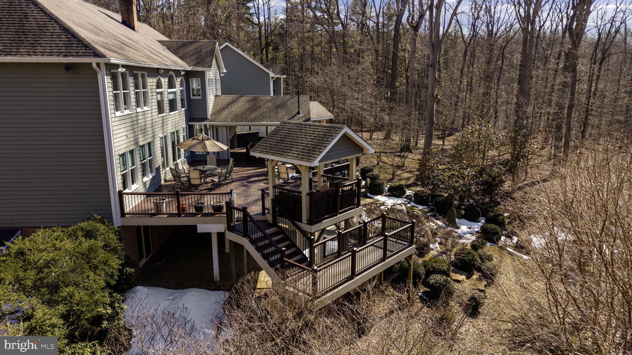 FOUR PONDS - Residential