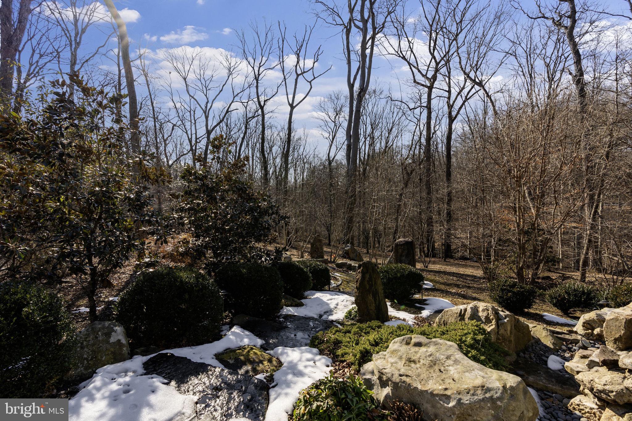 FOUR PONDS - Residential