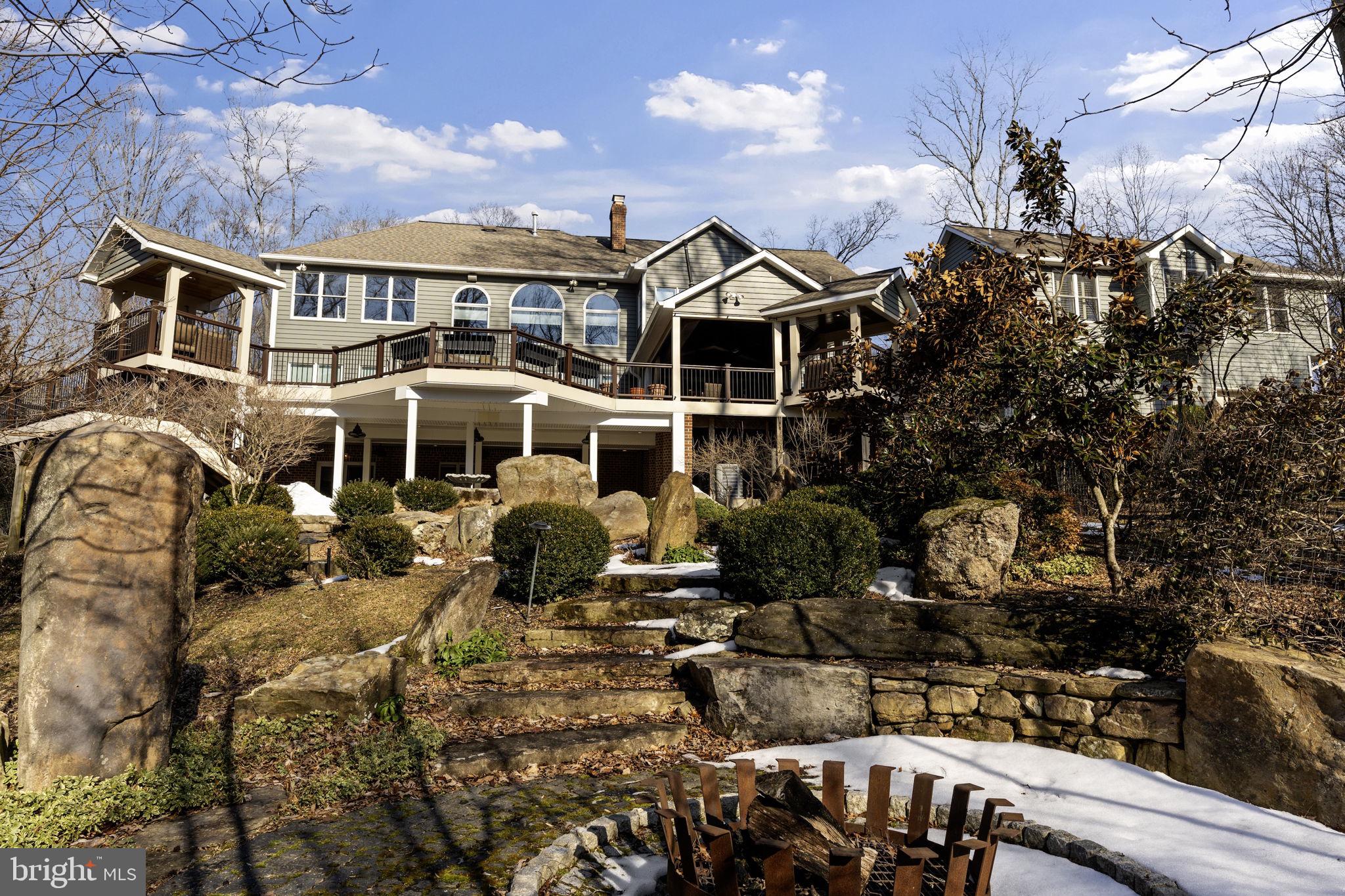 FOUR PONDS - Residential