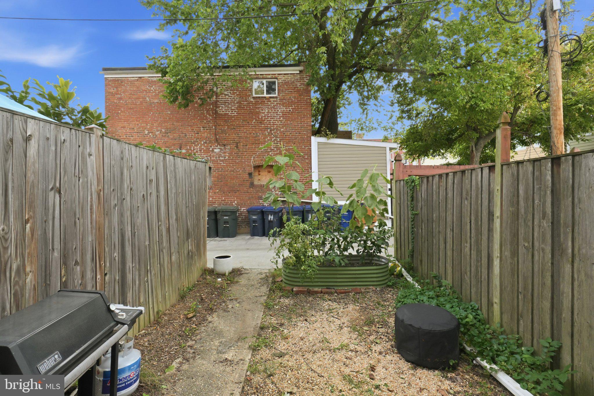 13 16TH STREET NE