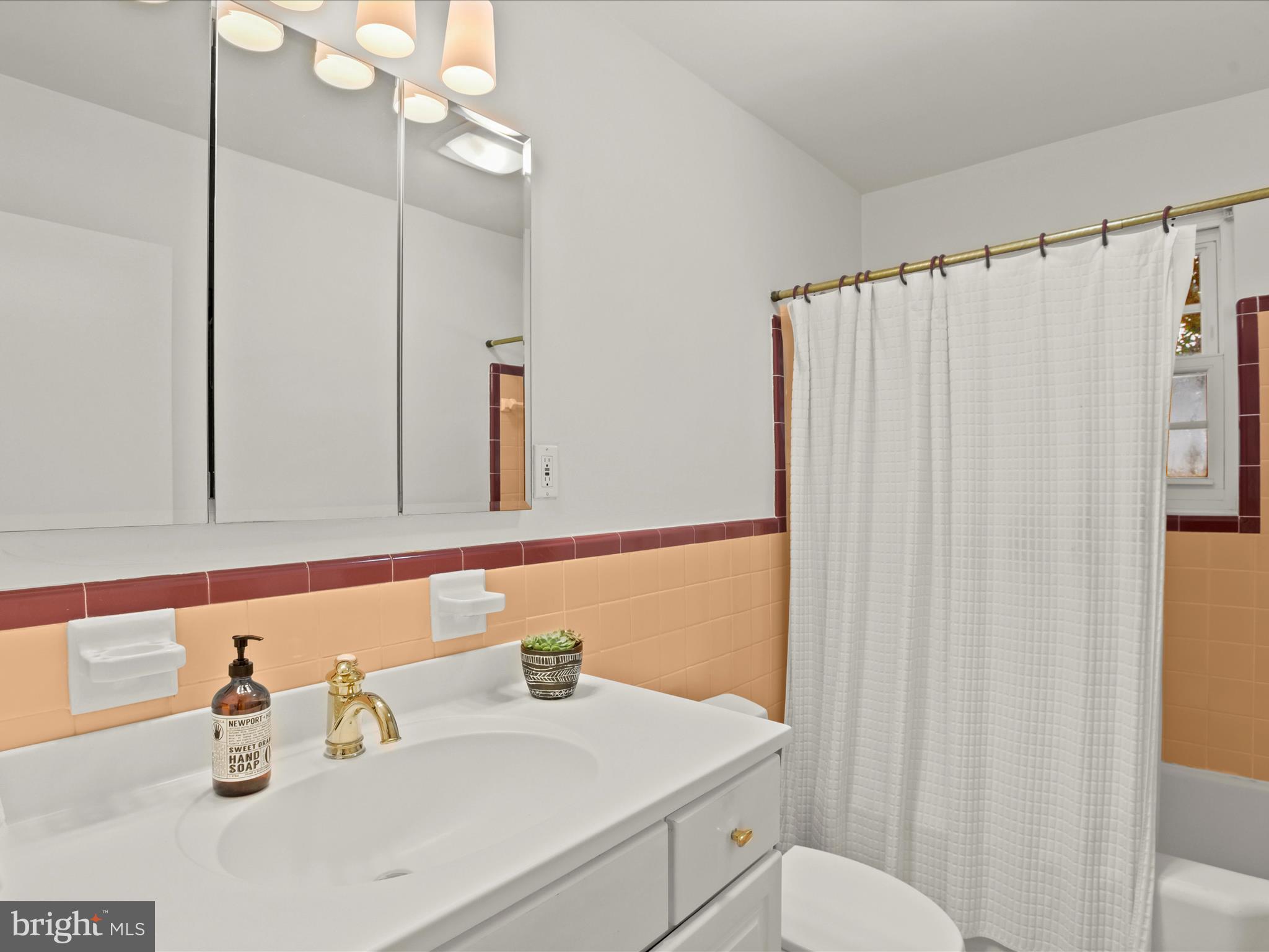 SHIRLEY WOODS - Residential