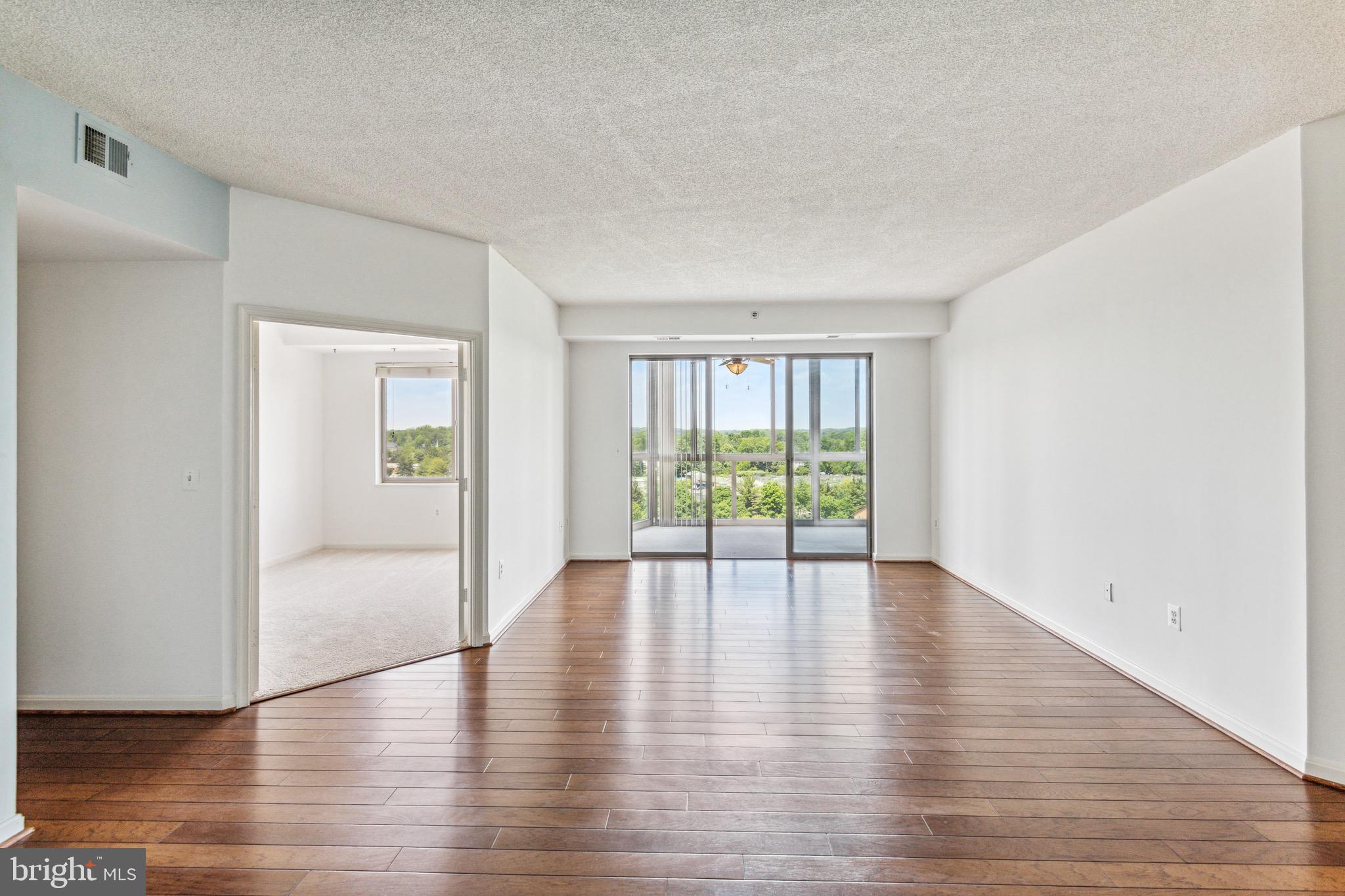 VANTAGE POINT EAST @ LEISURE WORLD - Residential