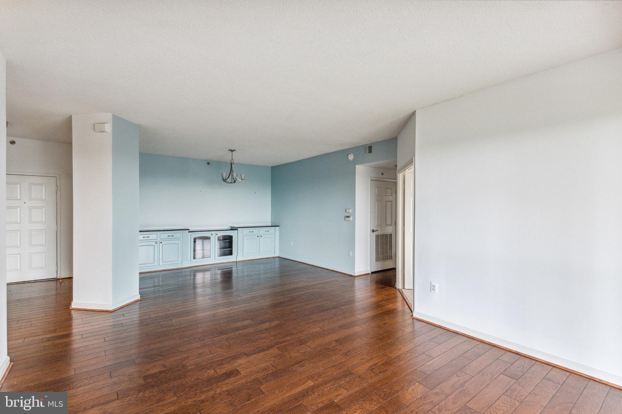 VANTAGE POINT EAST @ LEISURE WORLD - Residential