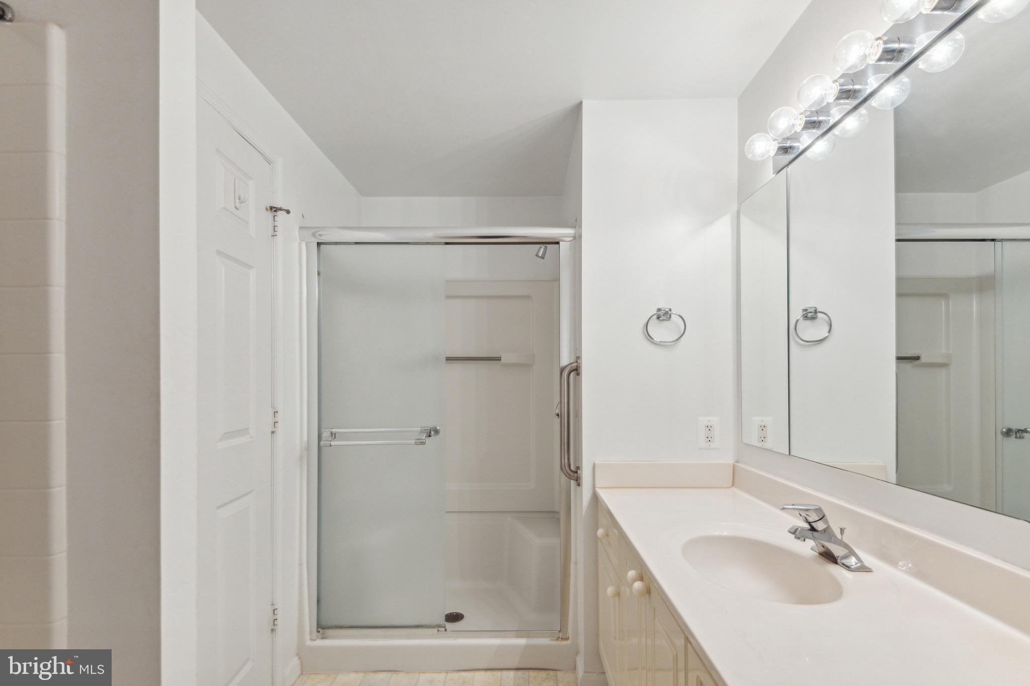 VANTAGE POINT EAST @ LEISURE WORLD - Residential