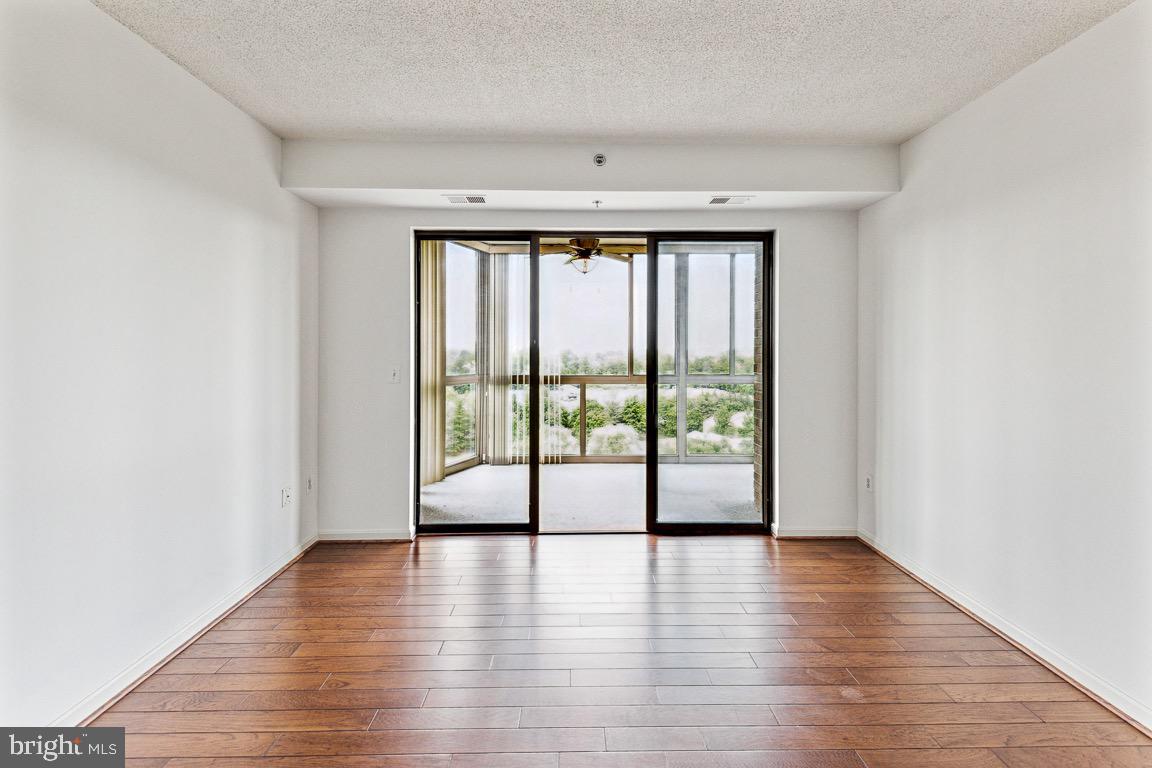 VANTAGE POINT EAST @ LEISURE WORLD - Residential