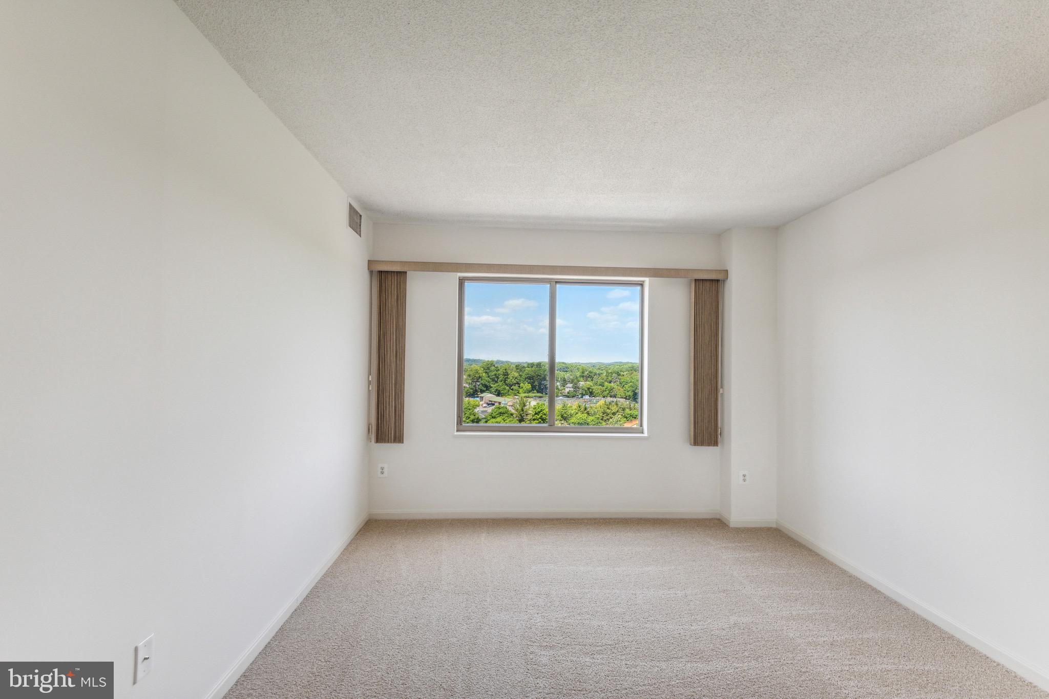 VANTAGE POINT EAST @ LEISURE WORLD - Residential