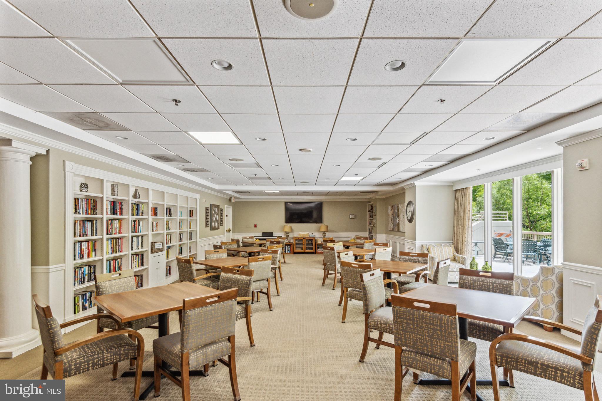 VANTAGE POINT EAST @ LEISURE WORLD - Residential