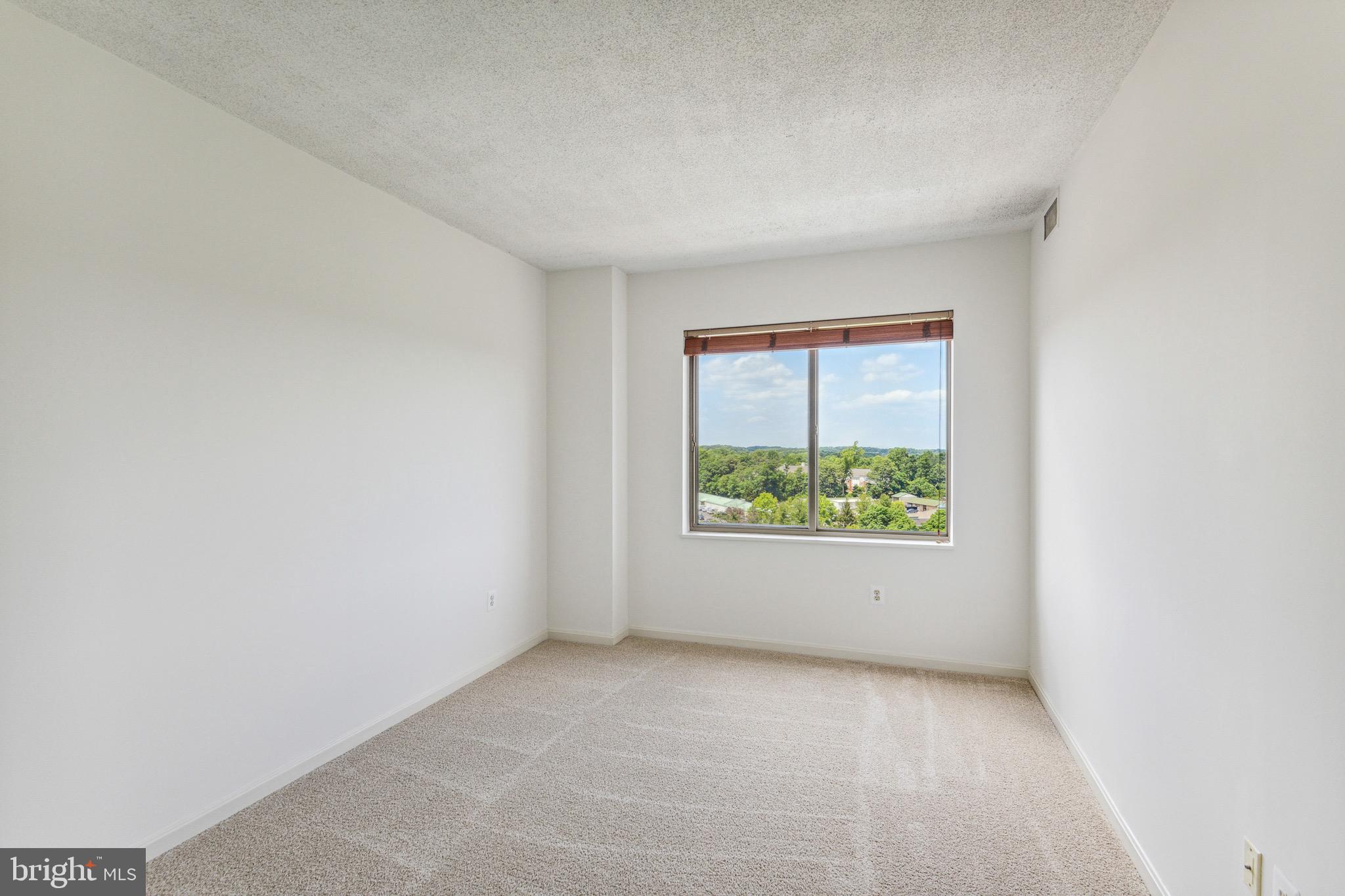 VANTAGE POINT EAST @ LEISURE WORLD - Residential