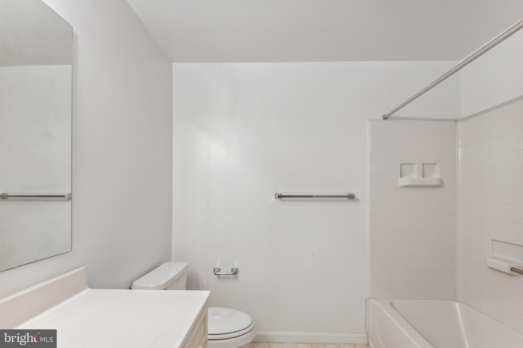 VANTAGE POINT EAST @ LEISURE WORLD - Residential