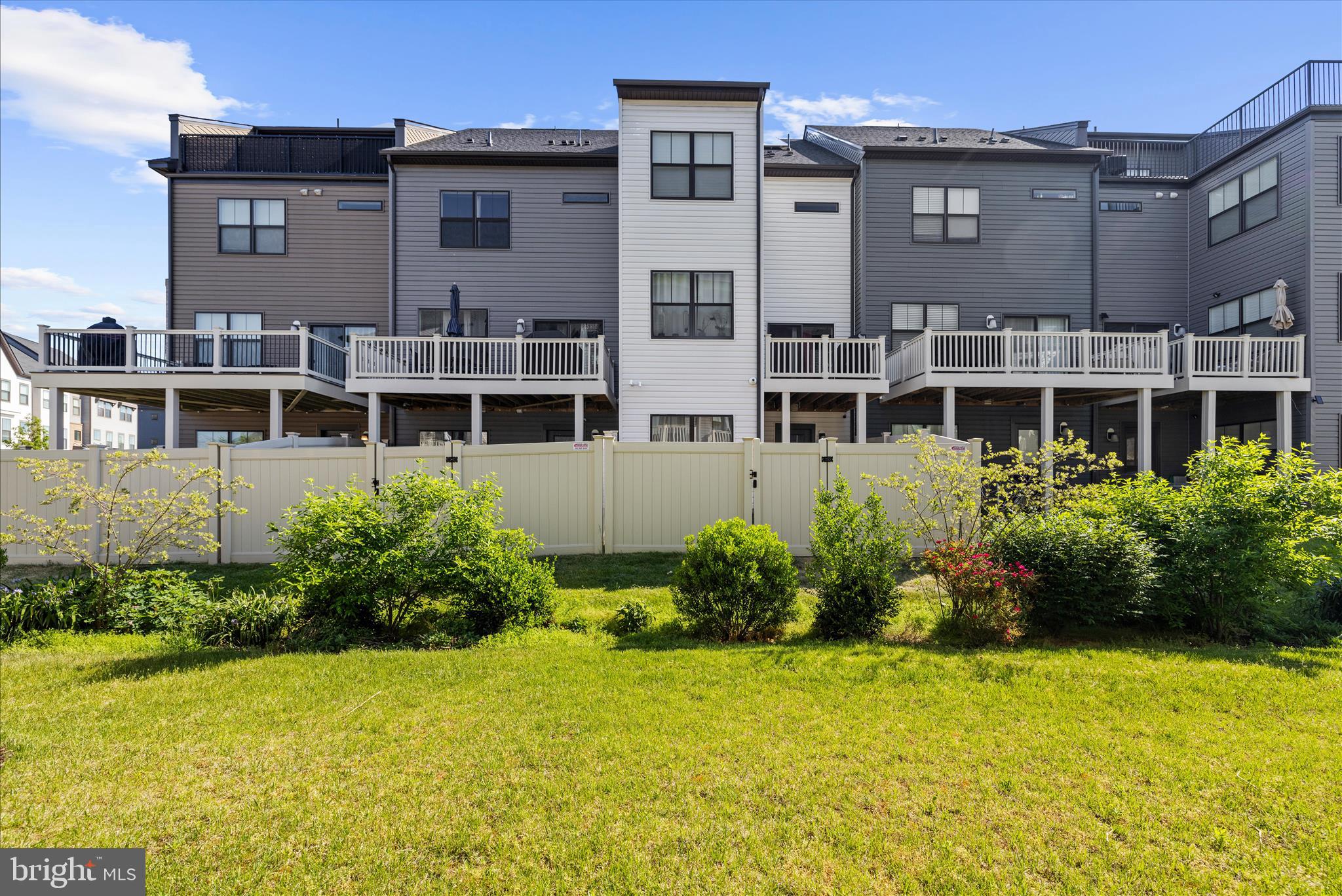 TANYARD SHORES - Residential