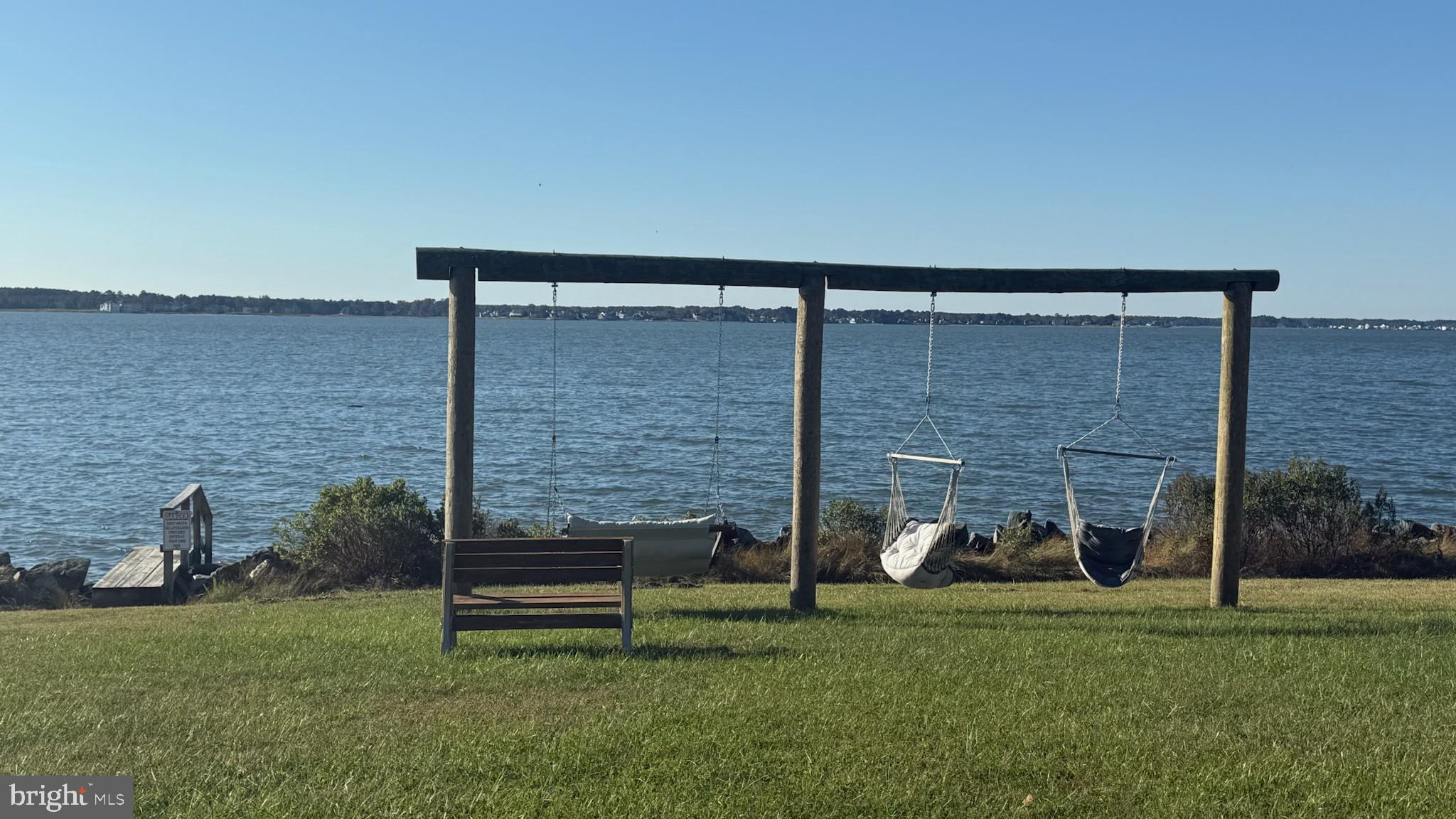 WHITE HOUSE BEACH - Residential