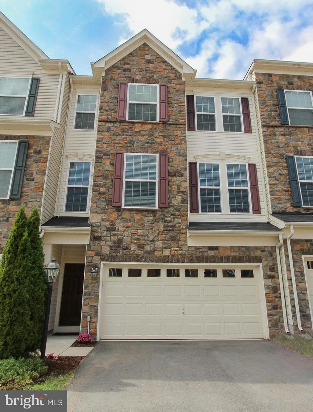 Photo of 25127 Andes Terrace, ALDIE, VA 20105 (MLS # VALO2109154)