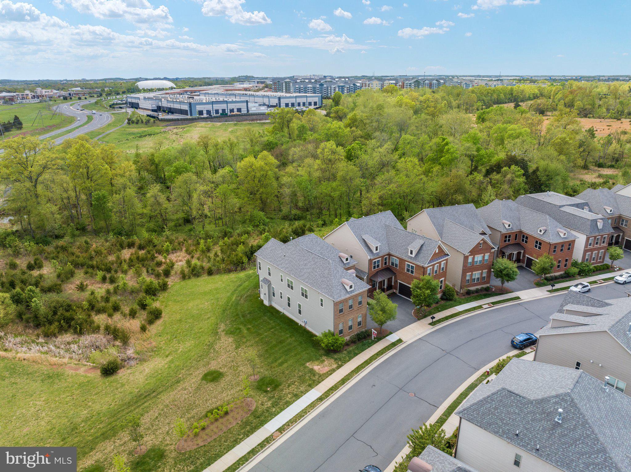 ONE LOUDOUN LAND BAY B - Residential Lease